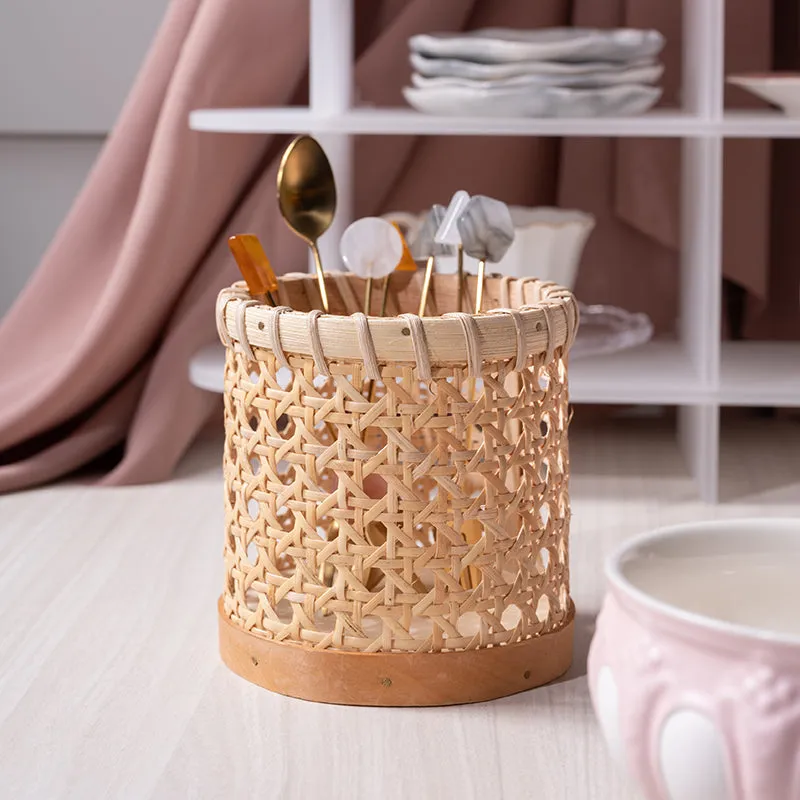 Vika Round Holder